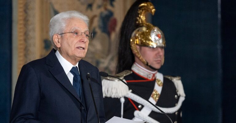 Mattarella: «Stridono le ricchezze di pochi a fronte del disagio di tanti»